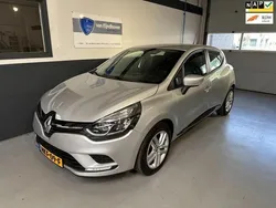 Grijs, metallic lak Gebruikt 2018 Renault Clio IV Zen Hatchback | € 8.450 (Goede deal)