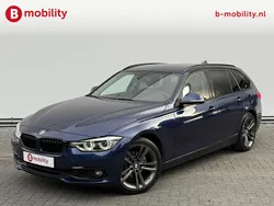 Blauw Gebruikt 2018 BMW 320 Luxury Line Stationwagen | € 21.895 (Goede deal)
