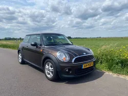 Bruin Gebruikt 2011 Mini ONE Hatchback | € 5.750 (Eerlijke prijs)