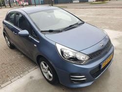 Blauw Gebruikt 2015 Kia Rio Comfort Hatchback | € 7.950 (Eerlijke prijs)
