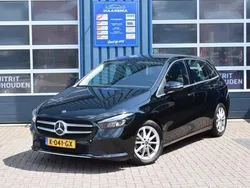 Zwart Gebruikt 2020 Mercedes 180 Premium Plus Sedan | € 24.650 (Eerlijke prijs)