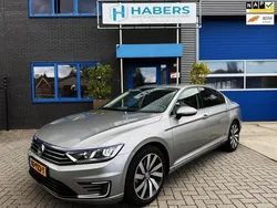 Grijs Gebruikt 2015 VW Passat Highline Sedan | € 16.945 (Eerlijke prijs)
