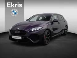 Thundernight metallic (paars metallic) Gebruikt 2024 BMW 120 Shadowline Hatchback | € 43.950 (Eerlijke prijs)