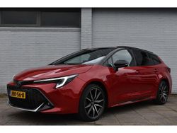 Rood Gebruikt 2024 Toyota Corolla Hybrid Plus Stationwagen | € 39.799 (Eerlijke prijs)