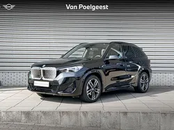Saphirschwarz metallic (zwart metallic) Gebruikt 2024 BMW iX1 M Sport SUV | € 44.750 (Eerlijke prijs)