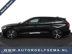 Zwart Gebruikt 2022 Volvo V60 Plus Stationwagen | € 31.950 (Goede deal)