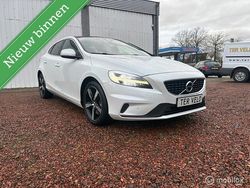 Wit Gebruikt 2017 Volvo V40 R-Design Hatchback | € 17.350 (Eerlijke prijs)