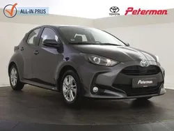 Grijs, metallic lak Gebruikt 2024 Toyota Yaris Hybrid Active Hatchback | € 22.899 (Eerlijke prijs)