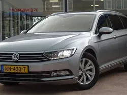 Grijs, metallic lak Gebruikt 2018 VW Passat Comfortline Stationwagen | € 17.899 (Eerlijke prijs)
