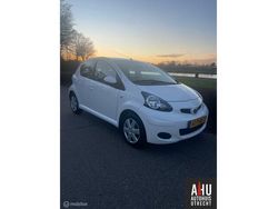 Wit Gebruikt 2011 Toyota Aygo Comfort Hatchback | € 4.250 (Eerlijke prijs)