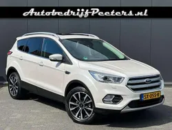 Wit, metallic lak Gebruikt 2018 Ford Kuga Titanium SUV | € 17.450 (Eerlijke prijs)