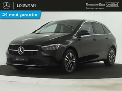 Zwart, metallic lak Gebruikt 2024 Mercedes B250 Business MPV | € 38.745 (Eerlijke prijs)