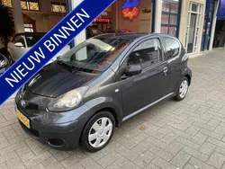 Grijs Gebruikt 2010 Toyota Aygo Hatchback | € 2.999
