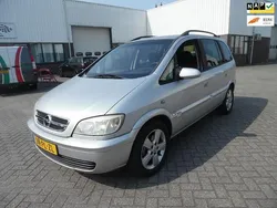 Grijs Gebruikt 2004 Opel Zafira MPV | € 1.000 (Goede deal)