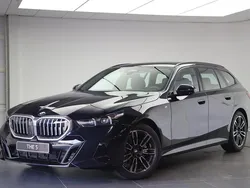 Zwart, metallic lak Nieuw 2024 BMW 520 M Sport Stationwagen | € 79.088 (Super prijs)