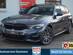 Grijs Gebruikt 2022 BMW 330e Executive Stationwagen | € 37.950 (Goede deal)
