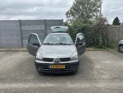 Grijs Gebruikt 2003 Renault Clio II Luxe Hatchback | € 1.700 (Iets duurder)