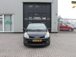 Zwart Gebruikt 2007 Renault Clio II Dynamique Hatchback | € 1.999 (Eerlijke prijs)