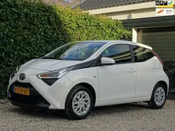 Wit Gebruikt 2021 Toyota Aygo X-play Hatchback | € 9.950 (Eerlijke prijs)