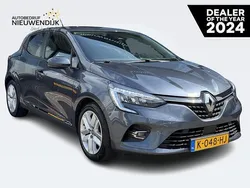 Titaniumgrijs kpn Gebruikt 2021 Renault Clio V Zen Hatchback | € 14.945 (Goede deal)