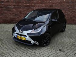 Zwart Gebruikt 2016 Toyota Aygo X-wave Hatchback | € 8.245 (Eerlijke prijs)