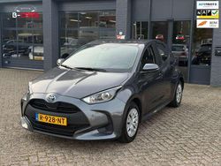 Grijs Gebruikt 2022 Toyota Yaris Hybrid Active Hatchback | € 18.999 (Goede deal)