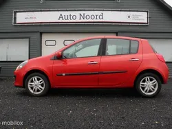 Rood Gebruikt 2005 Renault Clio II Expression Hatchback | € 999 (Goede deal)