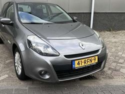 Grijs Gebruikt 2011 Renault Clio II Collection Hatchback | € 2.500 (Eerlijke prijs)