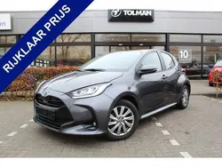 Grijs, metallic lak Gebruikt 2023 Toyota Yaris Plus Hatchback | € 23.950 (Eerlijke prijs)