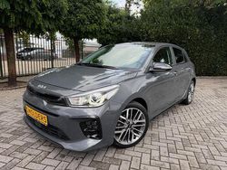 Grijs, metallic lak Gebruikt 2022 Kia Rio 4 Hatchback | € 19.950 (Iets duurder)