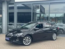 Zwart Gebruikt 2017 Opel Astra Innovation Stationwagen | € 11.750 (Eerlijke prijs)