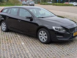 Zwart Gebruikt 2016 Volvo V60 Stationwagen | € 17.350 (Eerlijke prijs)