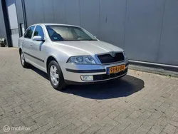 Grijs Gebruikt 2005 Skoda Octavia Elegance Hatchback | € 4.450 (Eerlijke prijs)