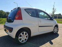 Wit Gebruikt 2009 Peugeot 107 Hatchback | € 2.495 (Eerlijke prijs)