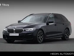 Zwart Gebruikt 2022 BMW 530e Executive Stationwagen | € 44.880 (Eerlijke prijs)