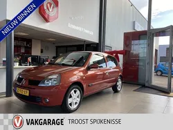 Rood Gebruikt 2005 Renault Clio II Authentique Hatchback | € 3.750 (Duur)