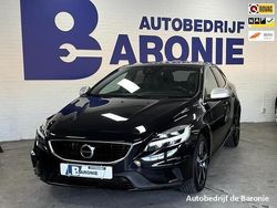 Zwart Gebruikt 2019 Volvo V40 Hatchback | € 16.995 (Eerlijke prijs)