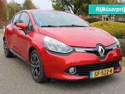 Rood Gebruikt 2015 Renault Clio IV Night&Day Hatchback | € 9.650 (Iets duurder)
