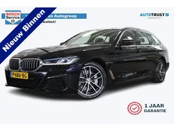 Zwart Gebruikt 2022 BMW 520 M Sport Stationwagen | € 33.450 (Eerlijke prijs)