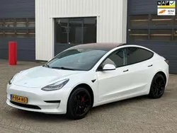 Wit, metallic lak Gebruikt 2021 Tesla Model 3 Standard Range Sedan | € 12.900