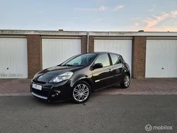 Zwart Gebruikt 2010 Renault Clio R.S. Dynamique Hatchback | € 5.495 (Eerlijke prijs)