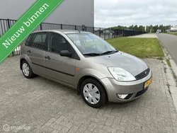 Grijs Gebruikt 2002 Ford Fiesta Ambiente Hatchback | € 1.250 (Eerlijke prijs)