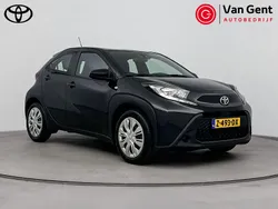Zwart Gebruikt 2024 Toyota Aygo Play Hatchback | € 19.999 (Eerlijke prijs)