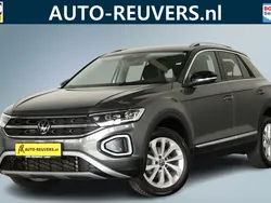 Grijs Gebruikt 2023 VW T-Roc Style SUV | € 26.900 (Goede deal)
