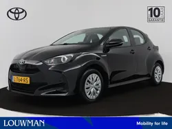 Zwart Gebruikt 2021 Toyota Yaris Hybrid Active Hatchback | € 18.445 (Eerlijke prijs)