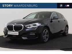 Zwart Gebruikt 2023 BMW 118 Sport Line Hatchback | € 25.495 (Eerlijke prijs)
