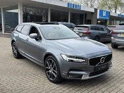 Grijs, metallic lak Gebruikt 2017 Volvo V90 CC Pro Stationwagen | € 32.700 (Iets duurder)