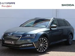 Grijs Gebruikt 2022 Skoda Superb Hatchback | € 28.950 (Duur)