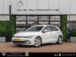 Wit Gebruikt 2021 VW Golf VIII Life Hatchback | € 19.950 (Eerlijke prijs)