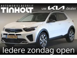 Wit, metallic lak Gebruikt 2024 Kia Stonic SUV | € 27.950